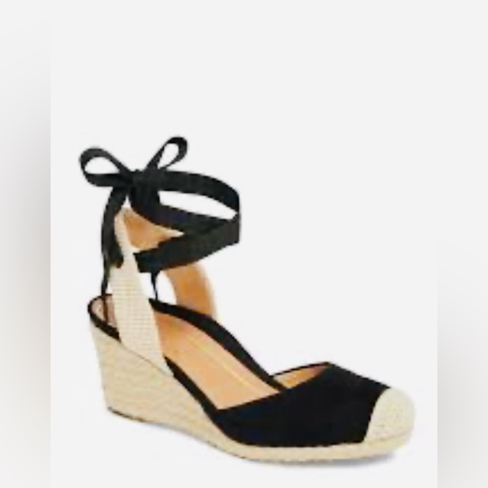 Vionic Black and Cream Espadrilles